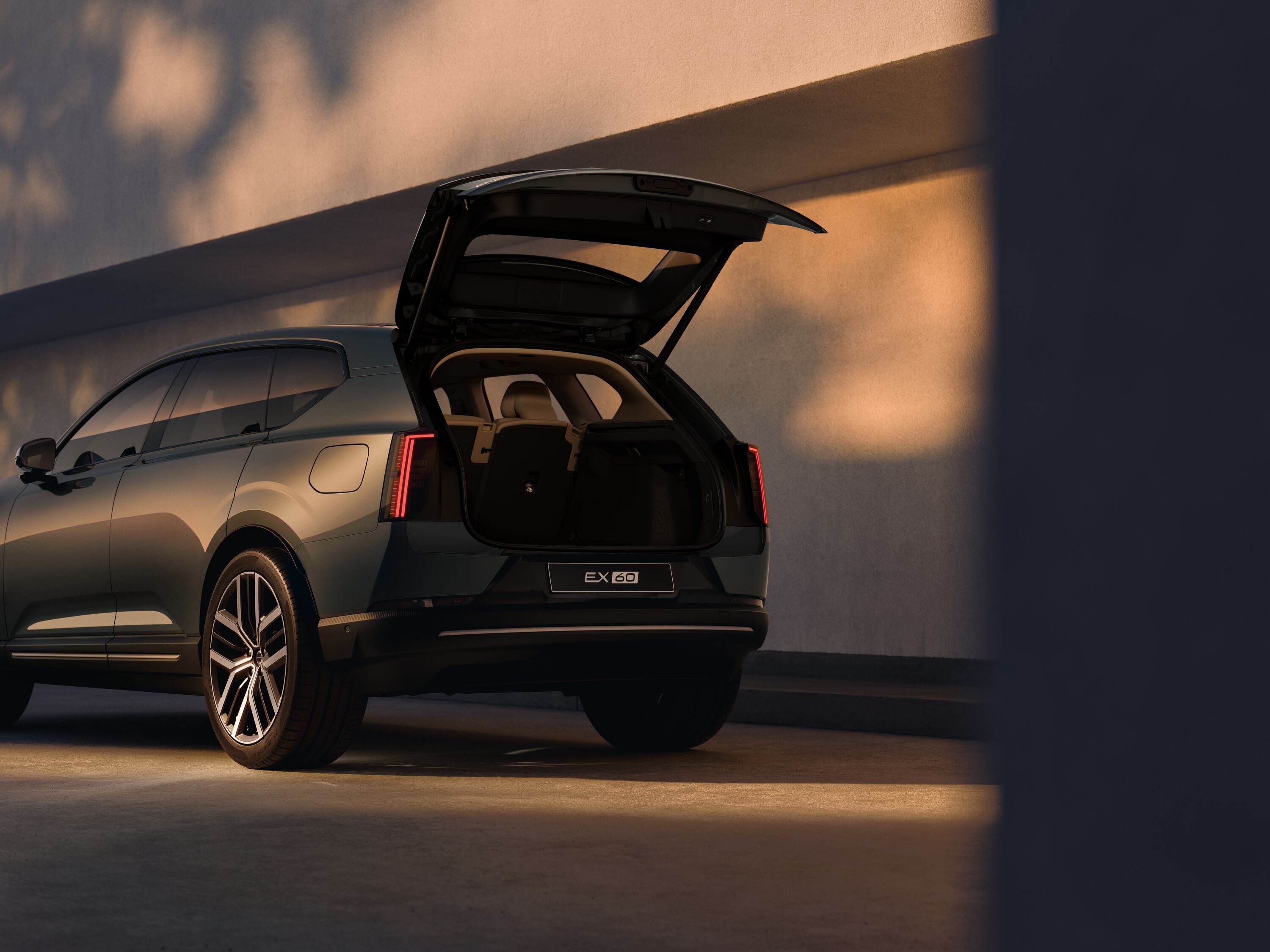 Volvo EX60 bagagelucka öppen